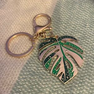 NWOT Gold and green leaf key ring